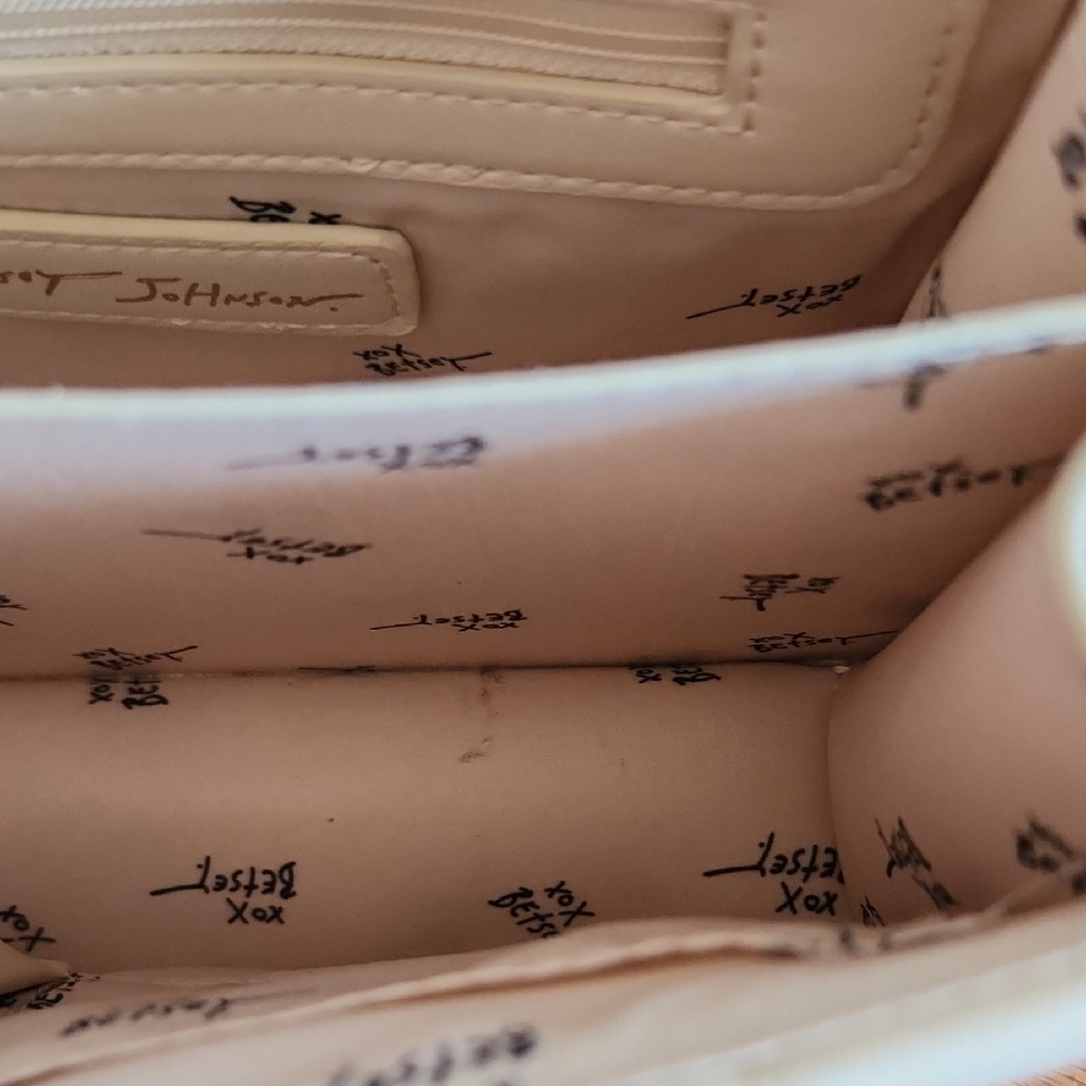 Betsey Johnson XOMylo2 Cream Quilted Crossbody Bag with Ice Cream Cone Charms - Picture 5 of 9